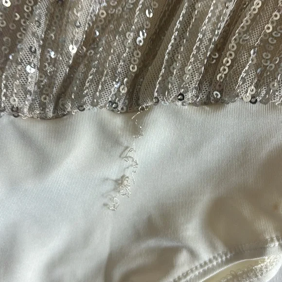 Lulus medium sequined gold one sleeve bodysuit - Picture 4 of 4